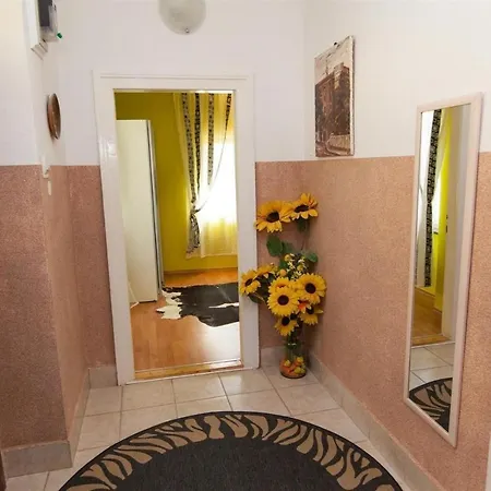 In 5176 Apartment *